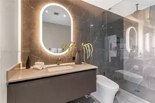 20 NE 11th St, Miami, FL 33132 - Photo 10