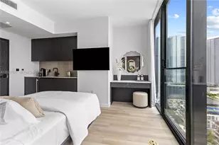20 NE 11th St, Miami, FL 33132 - Photo 48