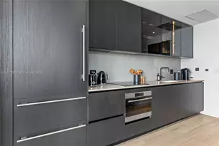 20 NE 11th St, Miami, FL 33132 - Photo 18