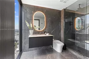 20 NE 11th St, Miami, FL 33132 - Photo 46