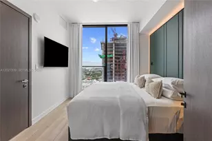 20 NE 11th St, Miami, FL 33132 - Photo 8