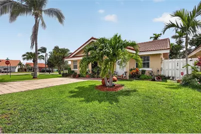 18847 NW 83rd Pl, Hialeah, FL 33015 - Photo 2