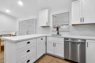18847 NW 83rd Pl, Hialeah, FL 33015 - Photo 12