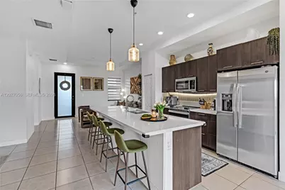 8175 NW 104th Ave #32, Doral, FL 33178 - Photo 2