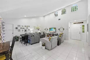 8189 Pine Cir, Tamarac, FL 33321 - Photo 6