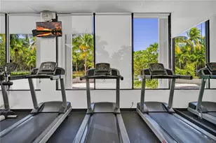 100 Bayview Dr, Sunny Isles Beach, FL 33160 - Photo 38
