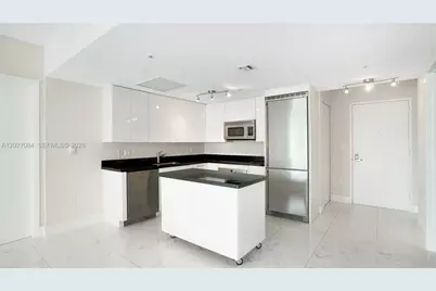 92 SW 3rd St #1803, Miami, FL 33130 - Photo 2