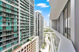 77 SE 5th, Miami, FL 33131 - Photo 14
