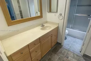 3475 N Country Club Dr, Aventura, FL 33180 - Photo 2