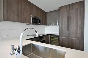 68 SE 6th St, Miami, FL 33131 - Photo 8