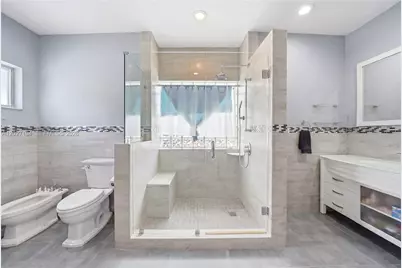 8883 NW 176th St, Hialeah, FL 33018 - Photo 20