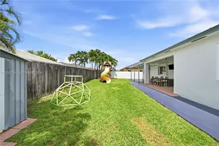 8883 NW 176th St, Hialeah, FL 33018 - Photo 30
