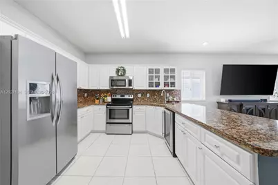 8883 NW 176th St, Hialeah, FL 33018 - Photo 10
