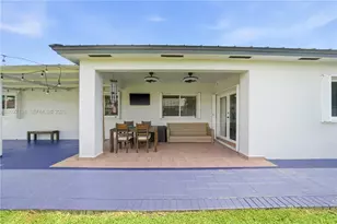 8883 NW 176th St, Hialeah, FL 33018 - Photo 32