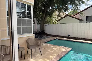 300 Cameron Dr, Weston, FL 33326 - Photo 10