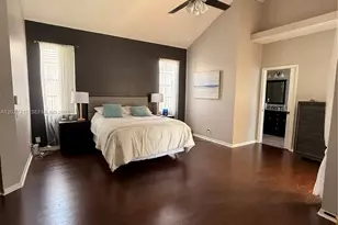 300 Cameron Dr, Weston, FL 33326 - Photo 4
