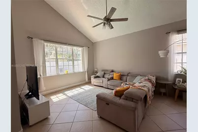 300 Cameron Dr, Weston, FL 33326 - Photo 12