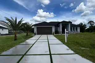616 Maple Ave N, Lehigh Acres, FL 33972 - Photo 2