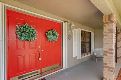 14641 Kirsten Ct, Davie, FL 33325 - Photo 2