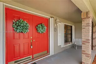 14641 Kirsten Ct, Davie, FL 33325 - Photo 2