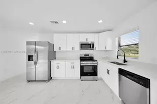 4987 Fairway Ct, Lehigh Acres, FL 33971 - Photo 4