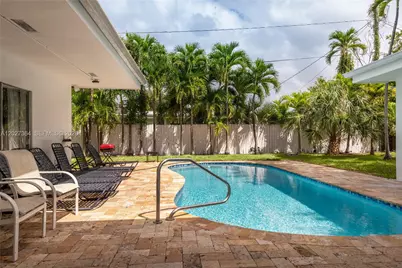 2555 NE 202nd St, Miami, FL 33180 - Photo 22