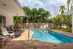 2555 NE 202nd St, Miami, FL 33180 - Photo 22