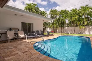 2555 NE 202nd St, Miami, FL 33180 - Photo 24