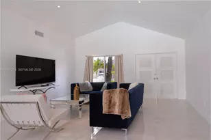 2555 NE 202nd St, Miami, FL 33180 - Photo 10