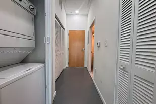 253 NE 2nd St, Miami, FL 33132 - Photo 4