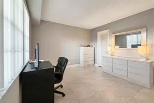3300 W Rolling Hills Cir, Davie, FL 33328 - Photo 14