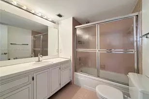 3300 W Rolling Hills Cir, Davie, FL 33328 - Photo 12