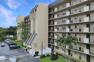 3300 W Rolling Hills Cir, Davie, FL 33328 - Photo 2