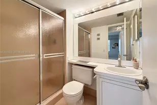 3300 W Rolling Hills Cir, Davie, FL 33328 - Photo 8