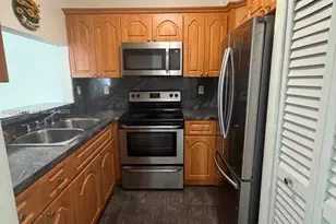 8185 NW 7th St, Miami, FL 33126 - Photo 8