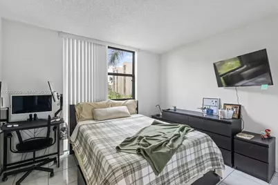 2075 SW 122nd Ave #226, Miami, FL 33175 - Photo 6