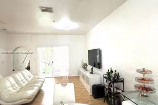 5610 NW 114th Pl, Doral, FL 33178 - Photo 2