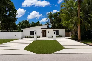 2627 NE 213th St, Miami, FL 33180 - Photo 1