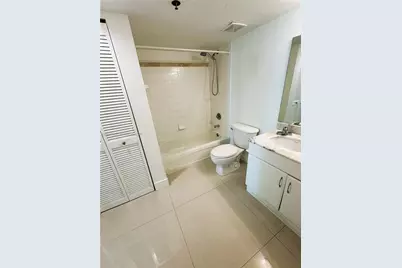 1200 Brickell Bay Dr #3903, Miami, FL 33131 - Photo 12