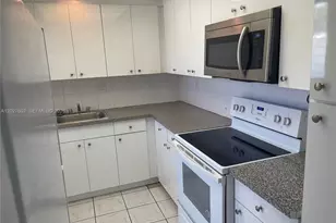450 Golden Isles Dr, Hallandale Beach, FL 33009 - Photo 18