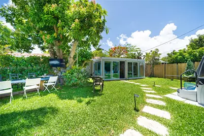 1101 NE 5th St, Hallandale Beach, FL 33009 - Photo 20
