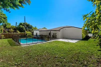 651 NE 172nd St, Miami, FL 33162 - Photo 18
