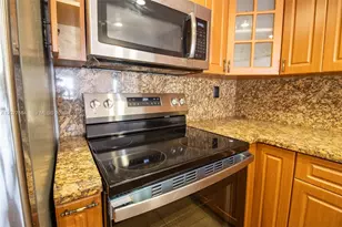995 SW 84th Ave, Miami, FL 33144 - Photo 10