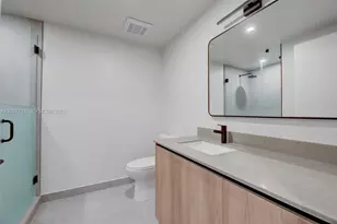 121 NE 5th St, Miami, FL 33132 - Photo 10