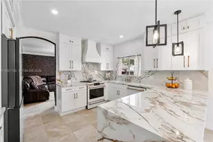 16732 NW 89th Pl, Miami Lakes, FL 33018 - Photo 10