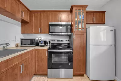 9181 NW 1st Ct #101, Pembroke Pines, FL 33024 - Photo 16