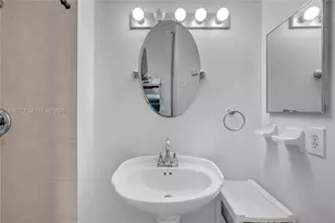 9181 NW 1st Ct, Pembroke Pines, FL 33024 - Photo 24