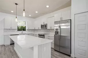 10473 NW 82nd St, Doral, FL 33178 - Photo 10