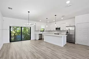 10473 NW 82nd St, Doral, FL 33178 - Photo 8