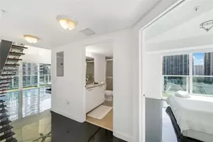41 SE 5th St, Miami, FL 33131 - Photo 18
